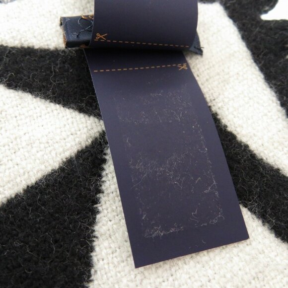 LOUIS VUITTON Flight Mode Medallion Wool Black White Scarf - Picture 9 of 10